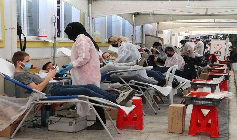 Kan bağışında Türkiye rekorları olan okuldan yeni kampanya
