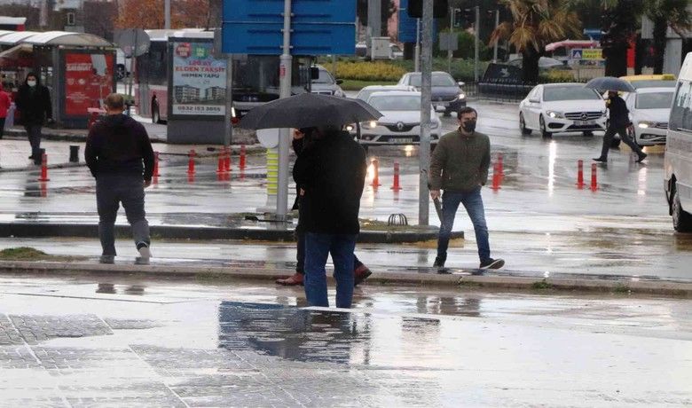 Samsun’da sağanak
 - Samsun’da geceden bu yana devam eden sağanak sonucunda bazı ilçelere metrekareye 18 ile 54 kilogram arası yağmur düştü.