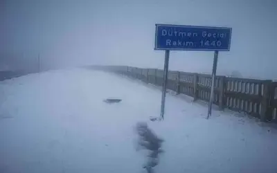 Alaçam’a mevsimin ilk karı düştü
