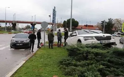Samsun’da trafik kazası: 1 otomobil refüje çıktı
