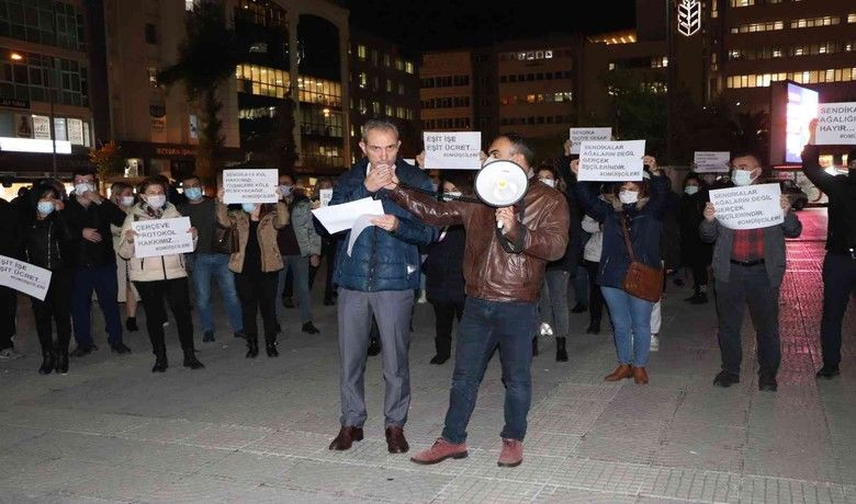 Sağlık işçileri kendi sendikalarını protesto etti
 - Samsun’da üniversitede çalışan sağlık işçileri, üyesi oldukları sendikayı protesto etti.