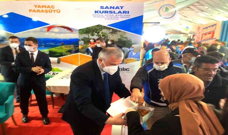 Başkan Kılıç: “Bafra’mızıntüm güzelliklerini Türkiye’ye gösteriyoruz” - Bafra Belediye Başkanı Hamit Kılıç, Ankara’da yapılan “Tam Bana Göre Festivali”nde Bafra’nın tüm güzelliklerini Türkiye’nin her tarafından gelen misafirlere göstermeye çalıştıklarını söyledi.