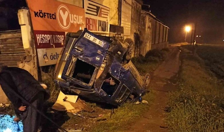Çetinkaya Mevkisinde trafik kazası:Minivan takla attı: 1 yaralı - Samsun’un Bafra ilçesinde hafif ticari aracın takla attığı kazada sürücü yaralandı.