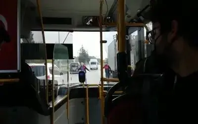Yolda kamyonet terörü: Ring otobüsündeki 10’larca öğrencinin hayatını tehlikeye attı
