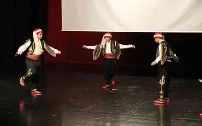 Özel öğrencilerden ’Öğretmenler Günü’ne özel zeybek
