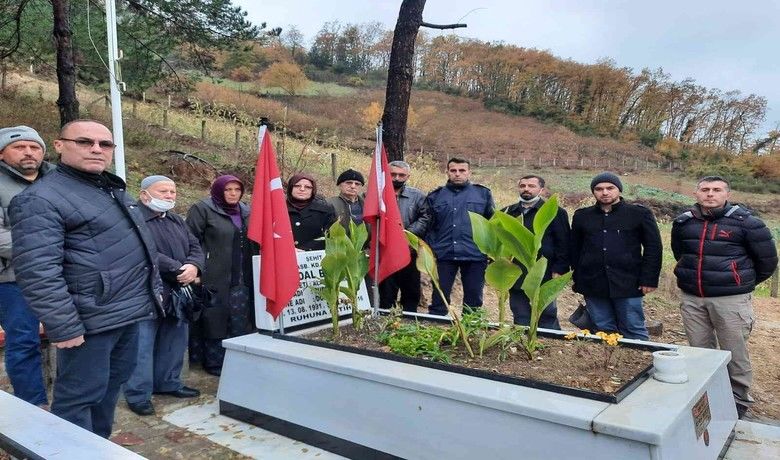 Alaçamlı şehit astsubay kabri başında anıldı - Samsun’un Alaçam ilçesinde Şehit Piyade Astsubay Erdal Bolat, şehadetinin 5. yılında kabri başında dualarla anıldı.
