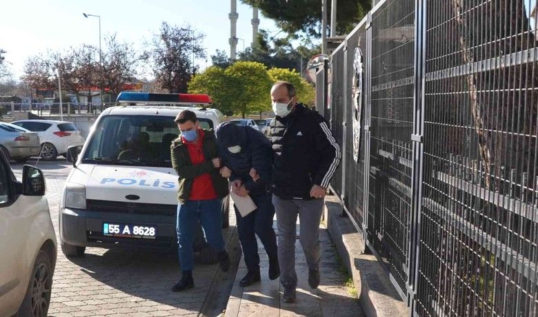 Hükümet konağı inşaatındankablo hırsızlığı zanlısı tutuklandı - Samsun’un Bafra ilçesinde yapımı devam eden yeni hükümet konağı inşaatından 250 bin lira değerinde kablo çalan şüphelilerden Amasya’da yakalanan firari şahıs tutuklandı.