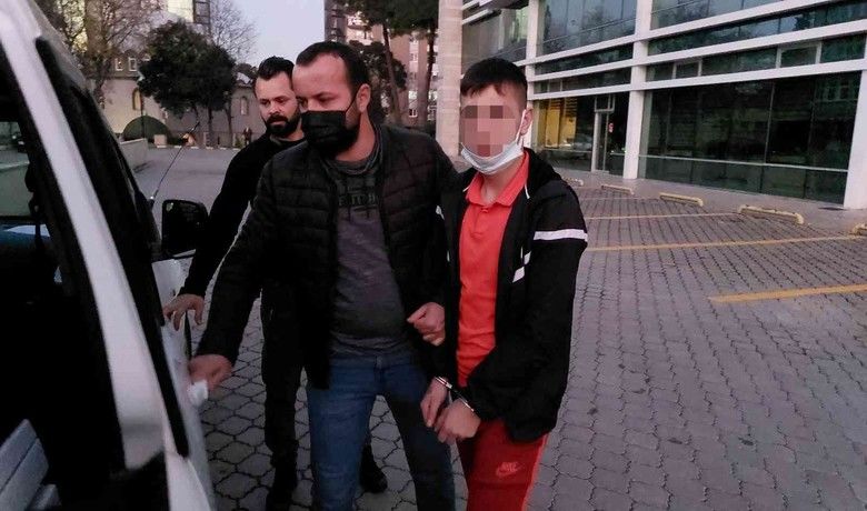 Samsun’da silahla birkişiyi yaralayan şahıs tutuklandı - Samsun’da silahlı saldırıda bir kişiyi yaralayan şahıs çıkarıldığı mahkemece tutuklandı.