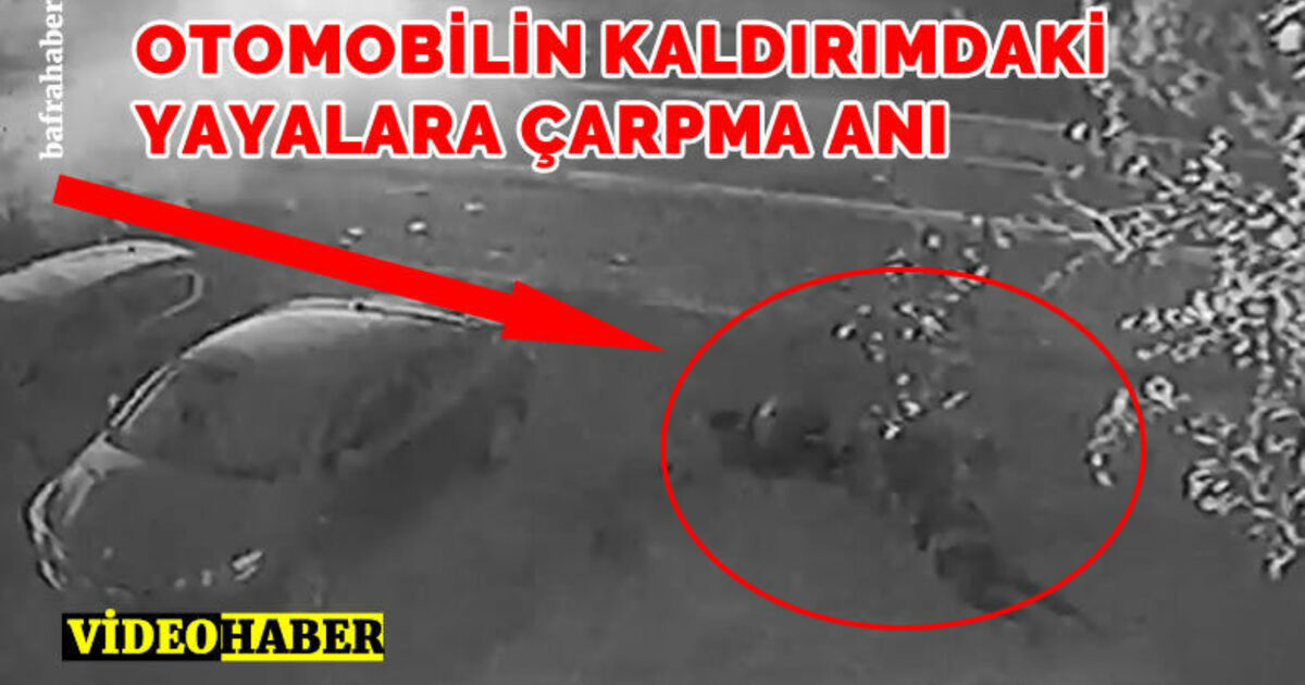 Otomobilin kaldırımdaki yayalara çarpma anı kamerada