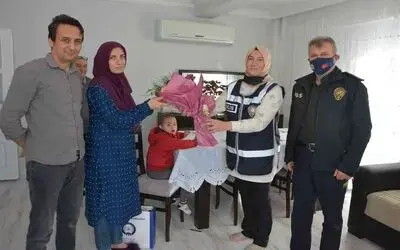 Polis özel öğrencileri yalnız bırakmadı
