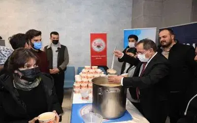Üniversite öğrencilerine sınav haftasında sıcak çorba ikramı
