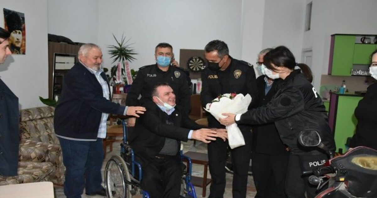 Bafra polisi engellilerin yanında