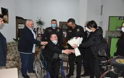 Bafra polisi engellilerin yanında