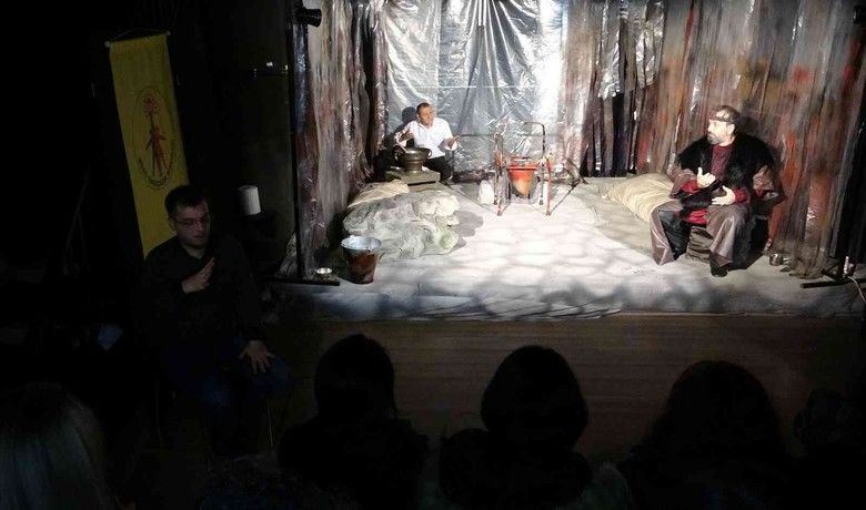 Samsun’da engelliler için işaretdiliyle tiyatro gösterimi yapıldı - Samsun’da engellilere yönelik işaret dili anlatımıyla tiyatro gösterisi gerçekleştirildi.