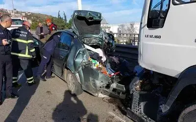Akaryakıtı biten otomobile akaryakıt tankeri çarptı: 1 ölü, 3 yaralı
