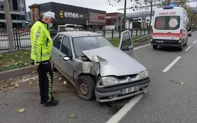 Samsun’da otomobil ağaca çarptı: 2 yaralı
