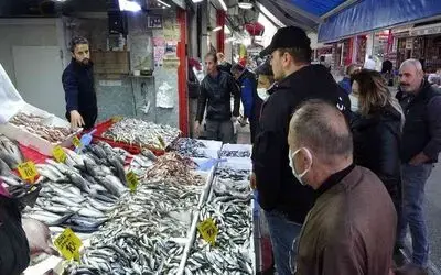 Samsun’da fırtınada artan balık fiyatları yarı yarıya düştü
