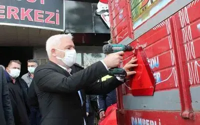 Çarşamba’da traktörlere reflektör ve sarı çakar lamba takıldı
