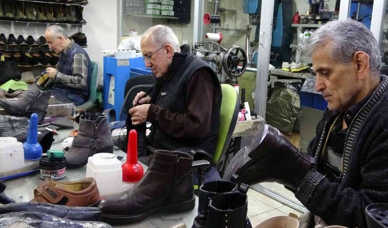 Ayakkabının eskimeyen ustaları
 - Samsun’da sırt sırta veren 50 yıllık ayakkabı ustaları tamir işleri ve el yapımı ayakkabılarla teknolojiye birlikte direniyor.