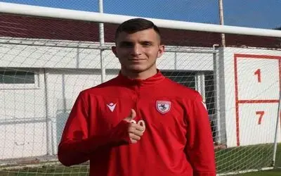 Çiçeği burnunda stoperin hayali İngiltere’de futbol oynamak
