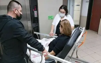 Hasta, doktor ve hemşireye saldırdı
