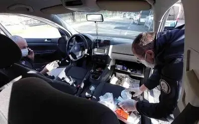 Polisin şüphe üzerinde durdurduğu araçtan uyuşturucu çıktı
