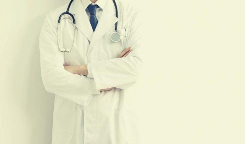 Doktorlar Grev Kararı Aldı:15 Aralık'ta Sadece Aciller Çalışacak - Türk Tabipleri Birliği, TBMM'deki düzenlemenin geri çekilmesi nedeniyle hekimlerin 15 Aralık Çarşamba günü greve gideceklerini açıkladı. Grev günü acil servisler dışında sağlık hizmeti sunulmayacak.