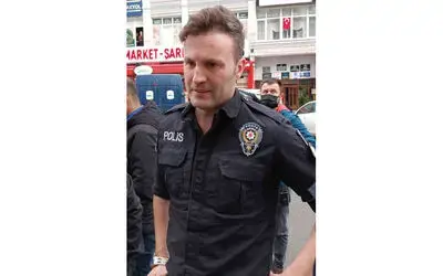Bıçakla rehin alınan karı-kocayı saldırganın bileğini ısırarak kurtaran polis ayın polisi seçildi
