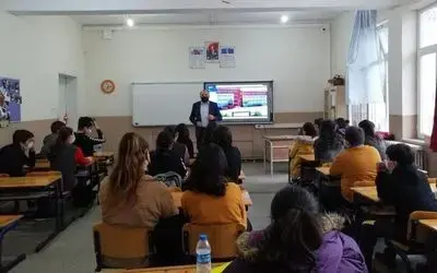 8. sınıf öğrencilerine mesleki eğitim semineri
