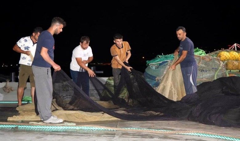 Hamsi bu sene erken göç etti
 - Samsun Su Ürünleri Kooperatifler Birliği Başkanı Atıf Malkoç, bu sene deniz suyu sıcaklıkları nedeniyle hamsinin Türkiye kıyılarından erken göç ettiğini söyledi.