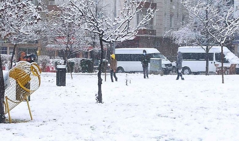 Bafra’da kar yağışı
 - Samsun’un Bafra ilçesinde yoğun kar yağışı hayatı olumsuz etkiledi.