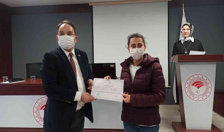 Kursiyerlerin belge heyecanı
 - Samsun’un Bafra ilçesinde düzenlenen “Sürü Yönetim Elemanı” ve “Tıbbi ve Aromatik Bitki Yetiştiriciliği” kurslarında başarılı olan 43 kursiyere belgeleri verildi.