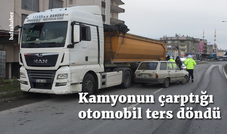 Kamyonun Çarptığı Otomobil Ters Döndü - Samsun’un Bafra ilçesinde kamyonun otomobile çarpması sonucu meydana gelen trafik kazasında maddi hasar meydana geldi..