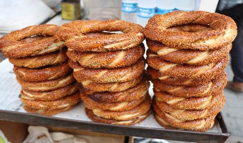 Samsun’da simit zammında geri adım
 - Samsun’da simide yapılan 50 kuruşluk zamda geri adım atıldı. Dolardaki düşüş nedeniyle simit zammı beklemeye alındı. Simide 24 Kasım’da da gramaj zammı yapıldığı ortaya çıktı.