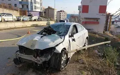 Torununu okula götüren kadına kaldırımda otomobil çarptı: 1 ölü, 1 yaralı
