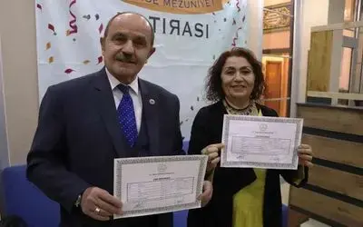Yıllar sonra eğitimlerini tamamladılar: Biri 71, diğeri 67 yaşında lise diploması aldı
