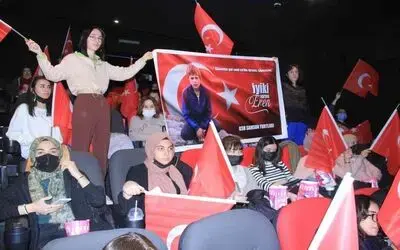 Sinemada ‘İyi Ki Varsın Eren’ pankartıyla andılar
