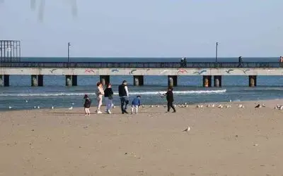 Samsun’da sıcaklık 20 dereceyi görünce sahiller şenlendi
