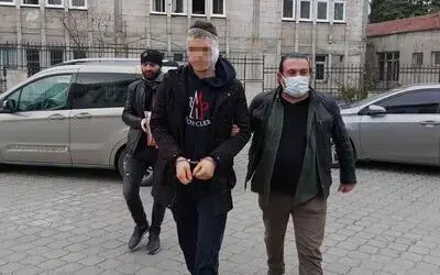 Bar önünde 3 kişi bıçaklandı
