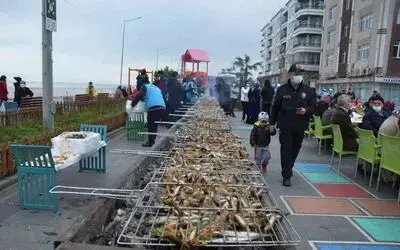Samsun’da Hamsi Festivali: 2 saatte 2 ton hamsi tüketildi
