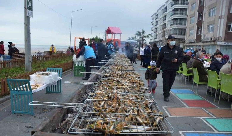 Samsun’da Hamsi Festivali: 2 saatte 2 ton hamsi tüketildi
