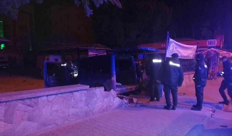 Minibüs garajına çarpan sürücü yaralandı
 - Samsun’un Bafra ilçesinde minibüs garajına çarpan hafif ticari araç sürücüsü yaralandı.
