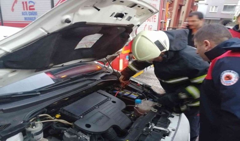Oto yangını ihbarı itfaiyeyi harekete geçirdi
 - Samsun’da vatandaşlardan gelen oto yangını ihbarı polis ve itfaiye ekiplerini harekete geçirdi.
