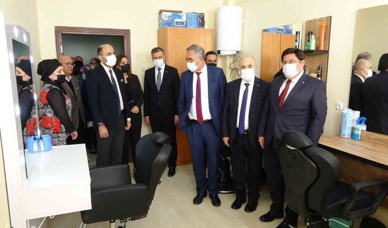 Denetimli serbestlik yükümlüleri buproje ile meslek edinecek - Samsun Denetimli Serbestlik Müdürlüğü’nde, madde bağımlısı veya diğer yükümlü kişilerin meslek öğrenmesi için "Mesleki Eğitim ve Hobi Atölyesi" açıldı.
