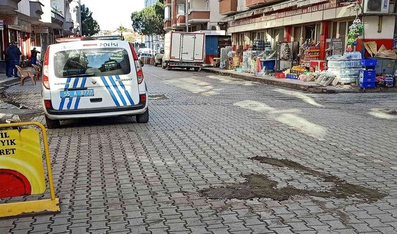 Geri geri gelen aracın altında kaldı
 - Samsun’un Çarşamba ilçesinde geri geri manevra yapan hafif ticari araç, yol kenarında yürüyen yayaya çarptı. Aracın altında kalan yaya, yaralandı. Kaza anı kameraya yansıdı.