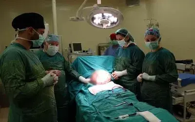 Genç kadının karnından 11 kiloya yakın kitle çıktı

