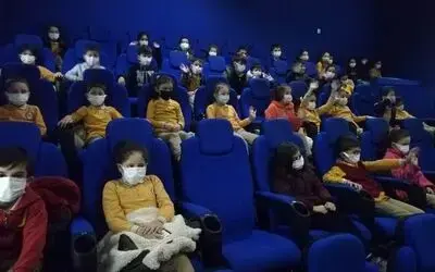 Minik öğrenciler ‘Aslan Hürkuş Kayıp Elmas’ filmini izledi