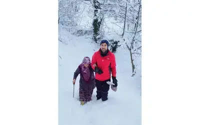 Karda mahsur kalan yaşlı kadının yardımına AFAD yetişti
