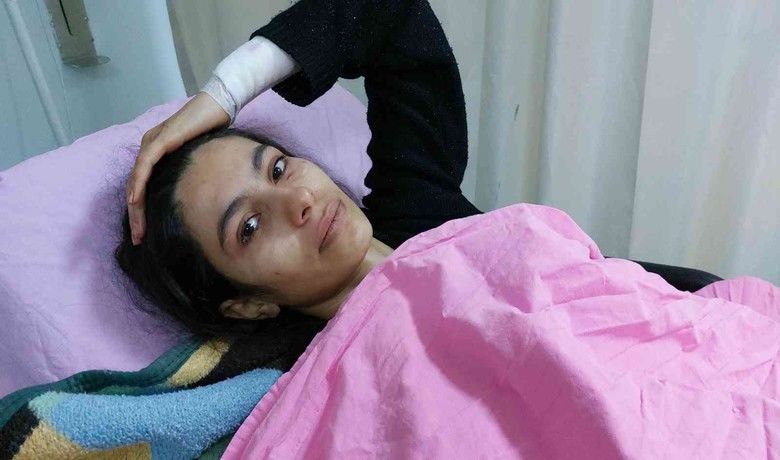 Genç kadın, yengesi tarafından bıçaklandı
 - Şanlıurfa’dan geldiği Samsun’da yengesinin bıçaklı saldırısına uğrayan 1 çocuk annesi kadın hastanelik oldu. Hastanedeki tedavisinin ardından polis tarafından kadın sığınma evine yerleştirilen genç kadın yengesi için, "Beni öldürecek" dedi.