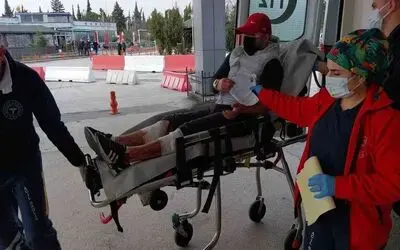 Çocukluk arkadaşının kardeşi tarafından bıçaklandı
